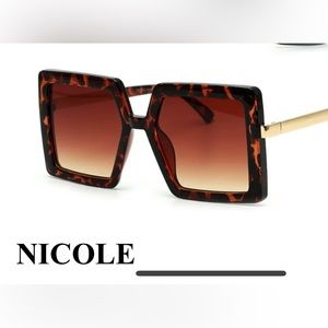 Stylish sunglasses-Nicole’s